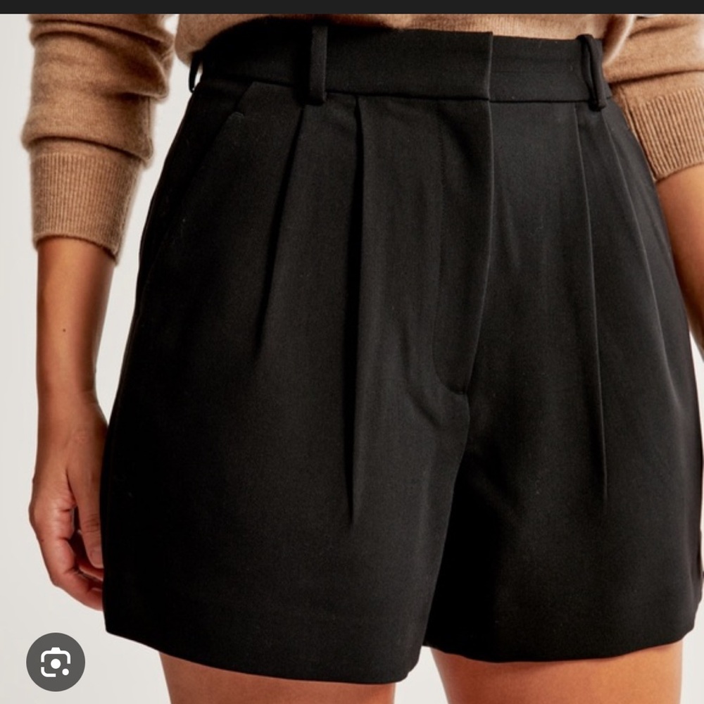 Abercrombie & Fitch Black Pleated High-Waist Women’s Shorts